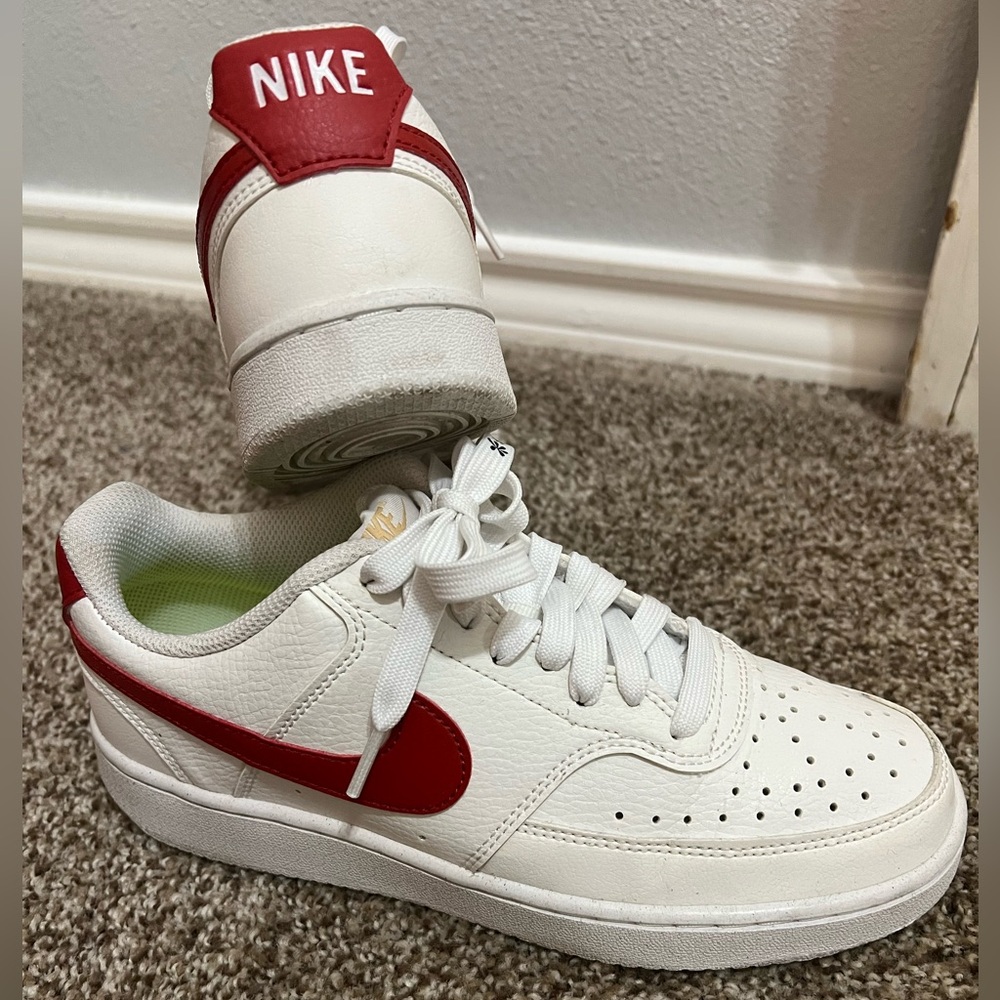 Nike tennis shoes size 7.5